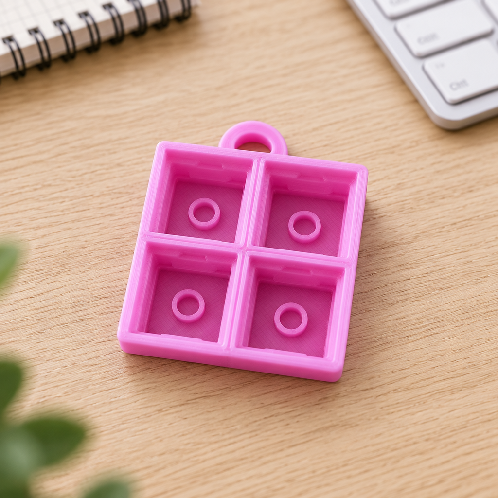 Roze clicker-base op een bureau
